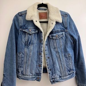 Levi’s Sherpa Lined Trucker Jean Jacket Size S